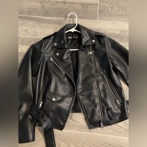 Zara- Black/Small leather jacket!